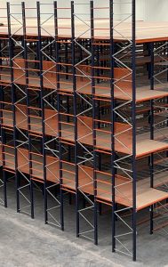 Expansion del almacenamiento con estanteria entrepiso. Proyecto Modultec
