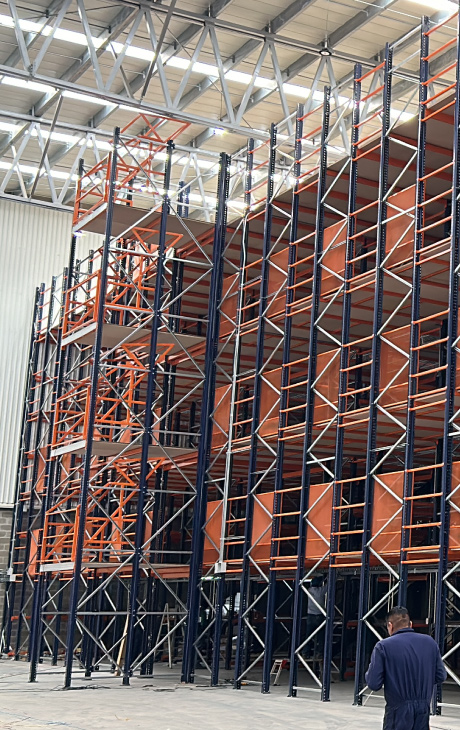 Expansion del almacenamiento con estanteria entrepiso. Proyecto Modultec