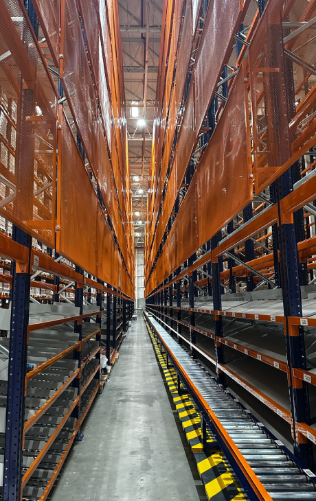 Estantería de 10 metros de altura con sistema Carton Flow, Modultec