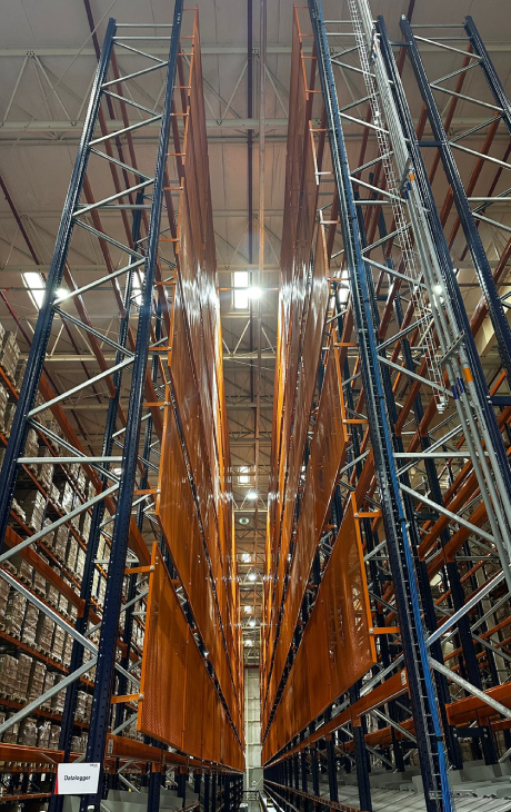 Estantería de 10 metros de altura con sistema Carton Flow, Modultec