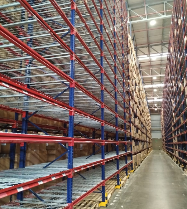 Estanterías de 19 niveles para multinacional de ropa | Proyecto logístico Modultec