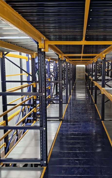 Estantería con entrepiso de 92 m2 para una ferretería | Proyecto logístico Modultec
