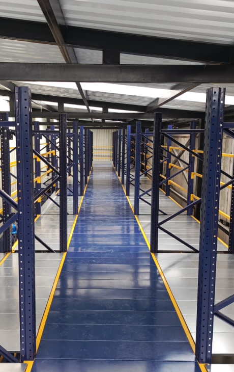 Estantería con entrepiso de 92 m2 para una ferretería | Proyecto logístico Modultec