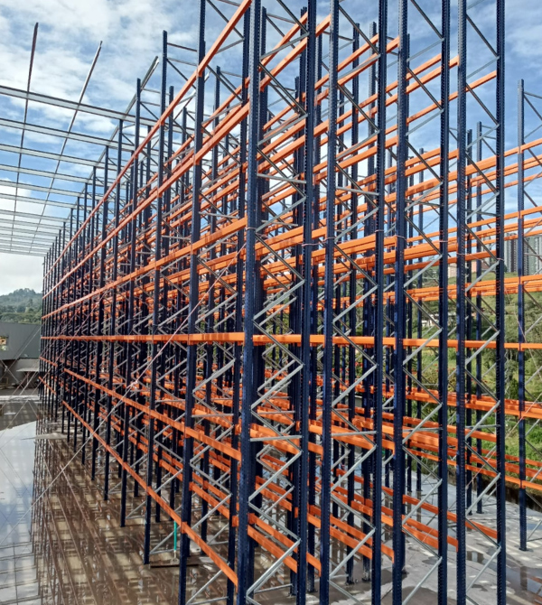 Bodega autoportante con capacidad de 2.800 posiciones | Proyecto logístico Modultec