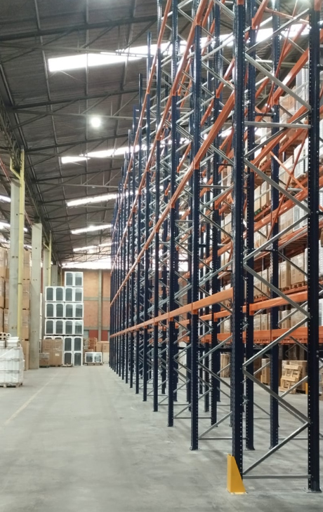 Estantería industrial de 11 metros y 4.200 posiciones | Proyecto logístico Modultec