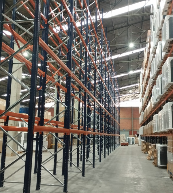 Estantería industrial de 11 metros y 4.200 posiciones | Proyecto logístico Modultec
