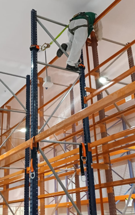 Estantería selectiva con mallas de seguridad | Proyecto logístico Modultec