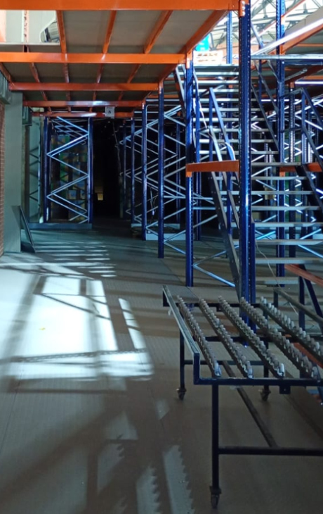 Sistema de entrepiso y mezzanine de 10,5 m para multinacional de calzado | Proyecto Modultec
