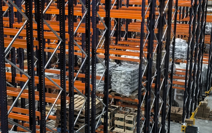 Estantería selectiva de 6 niveles y 2.200 posiciones para CEDI de consumo masivo | Proyecto logístico Modultec