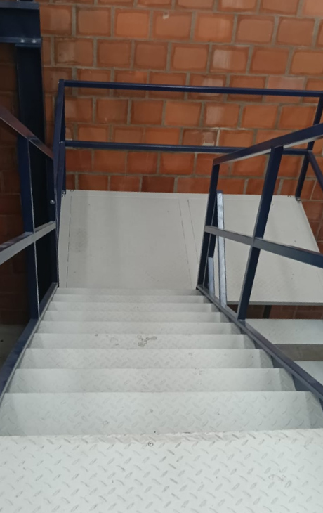 Mezzanine industrial de 1.185 m² para empresa de velas y aromas | Proyecto Modultec